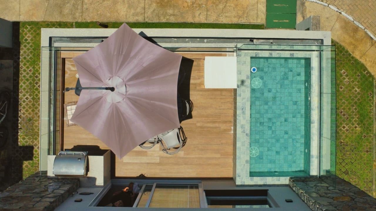 Piscina privativa da Casa Capela de Milagres vista de cima